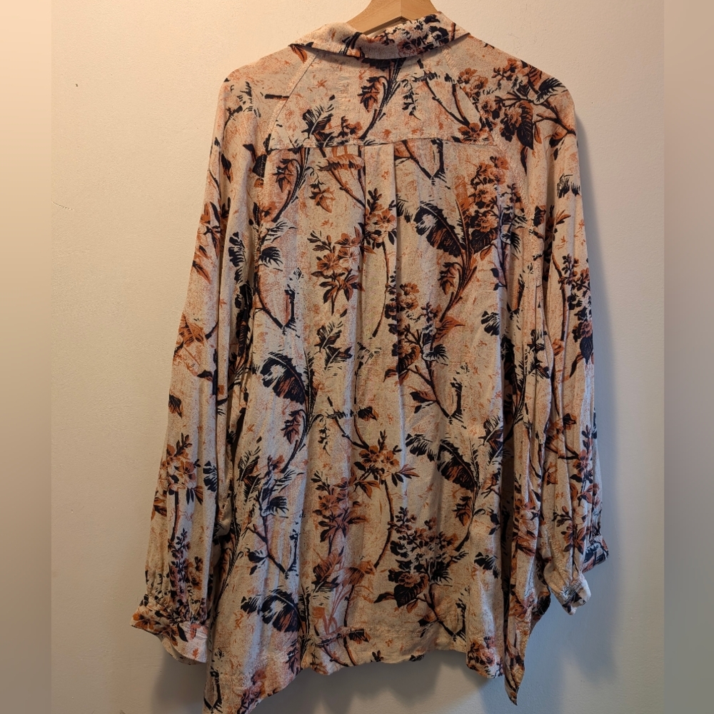 We The Free “It’s A Vibe” Buttondown • Floral Print • Size Large - Picture 7 of 10